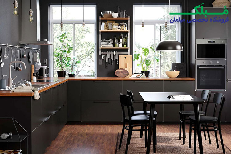 کابینت طرح مدرن به رنگ مشکی و رویه پیشخوان چوبی